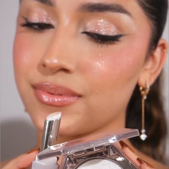 12/31 Co Hosting a Posh Party 🥳 - Picture 9 of 10